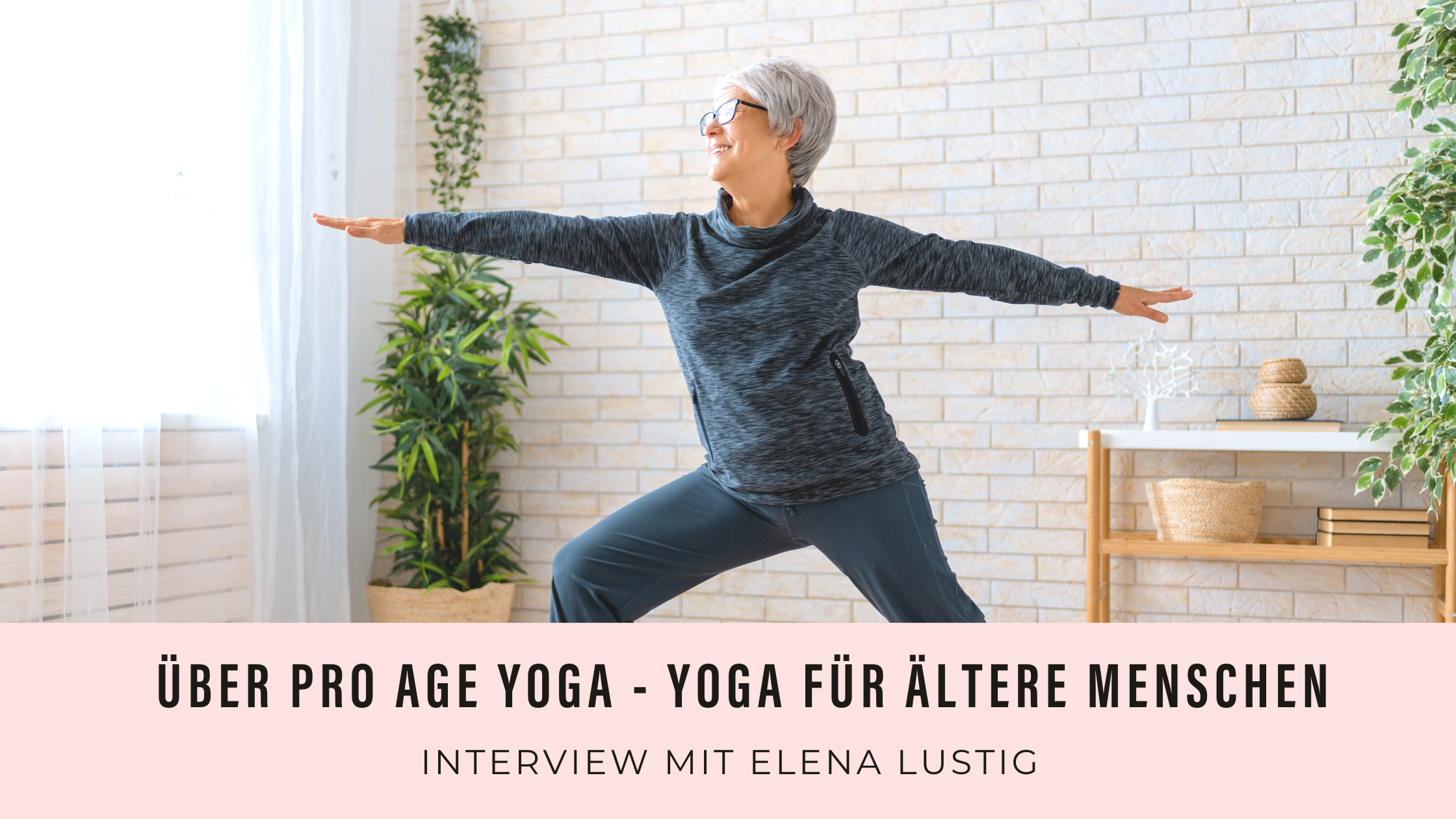 Ältere weiße Frau praktiziert Yoga