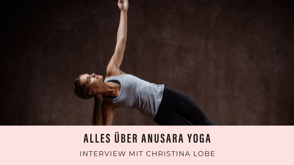 Weiße Frau übt Yoga in Side Plank Pose