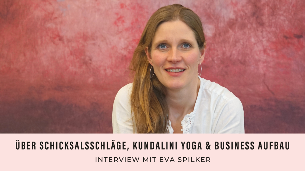 Zu sehen ist Yogalehrerin Eva Schilker